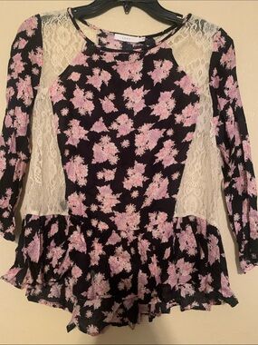 Lush Pink Floral Lace-Panel Peplum Top on Black (L)